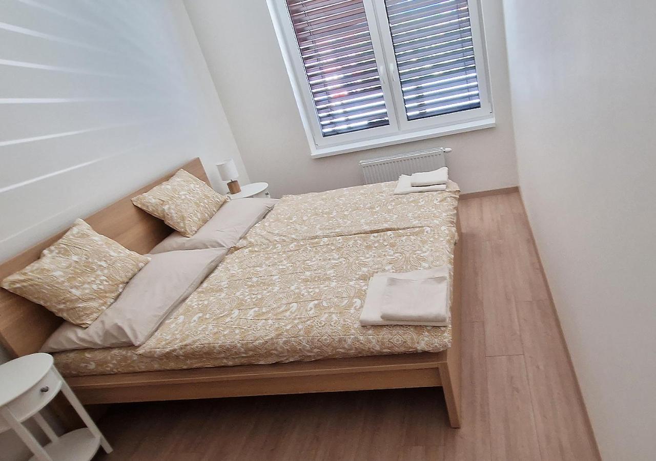 New Cozy 2 Room Pink Apartment Bratislava 058 Exterior photo